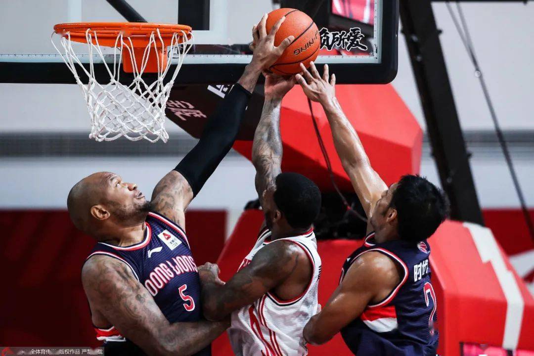 最后一节突然发力，球队完成逆转