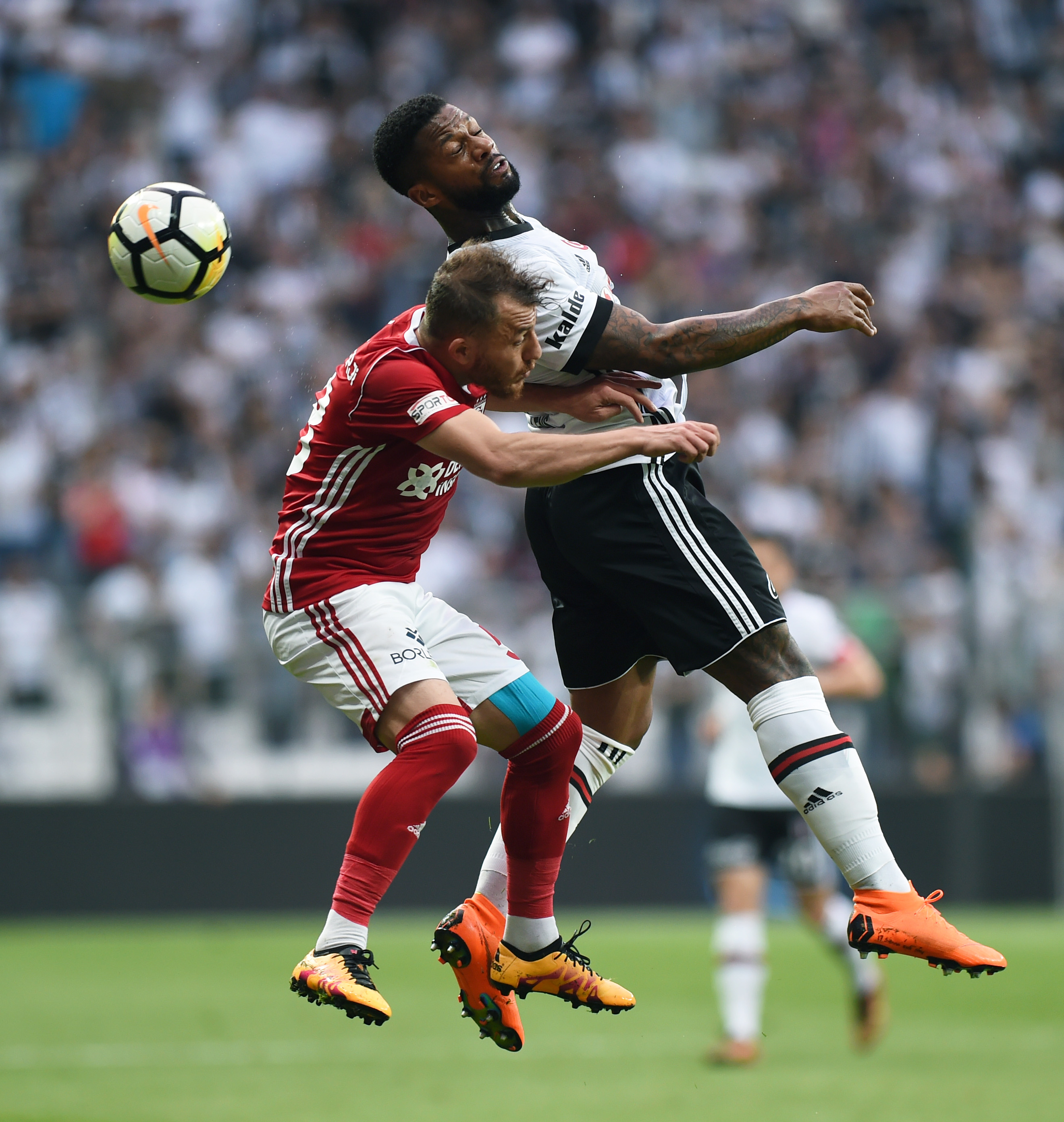 包含贝西克塔斯客场击败里泽体育，反击效率突出的词条